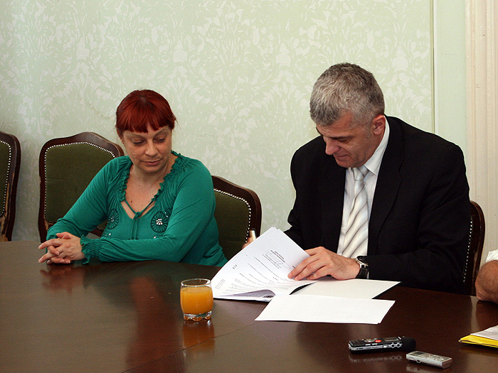 02082011_djuric_ugovori_zrenjanin_ms