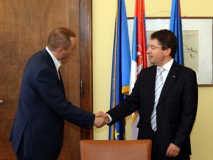 03072009_ambasador_ms