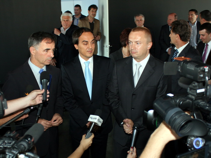 04072011_tesla_banka_ms