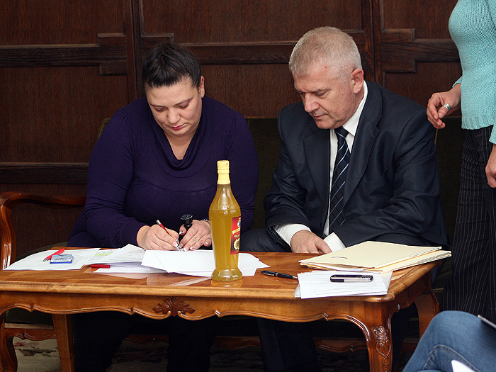 08122011_Vasin_ugovori_NVO%20ms