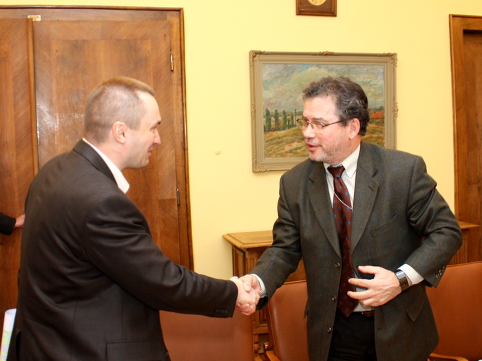 09022010_ambasador_ms