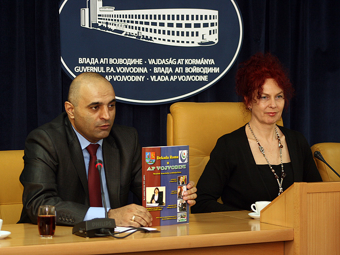 10032011_Dekada_roma_pres%20ms