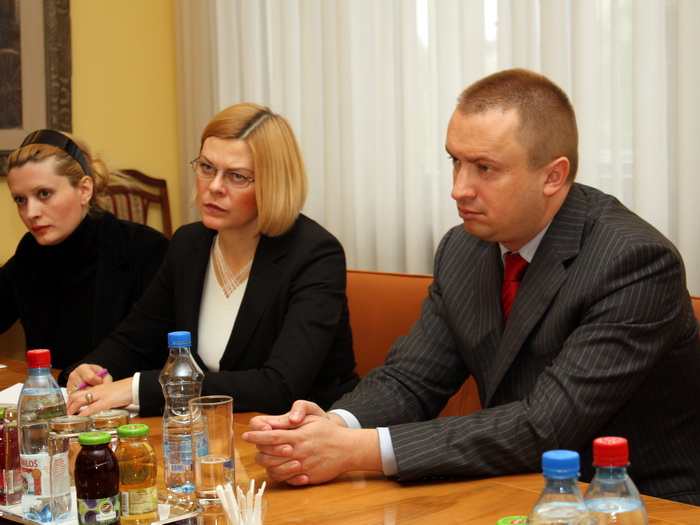 14042009_ambasador_ms