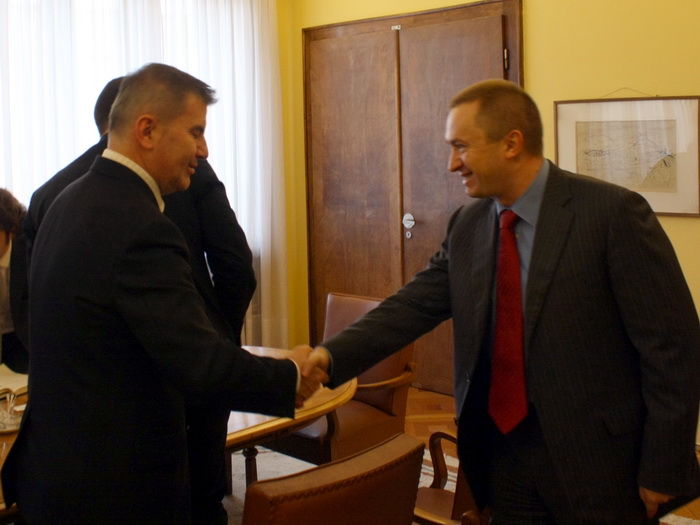 16122010_ambasador_ms