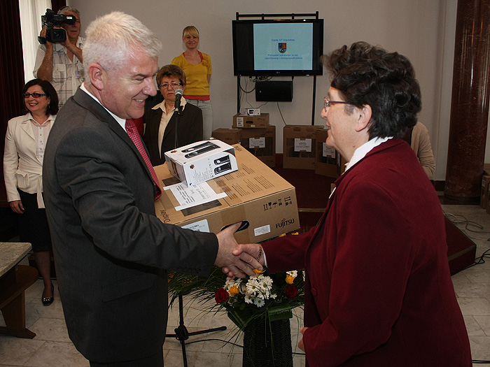 19052012_Vasin_racunari_zene%20ms