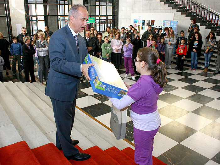 22102010_Puzovic_izlozba_Voda_je_izvor_zivota%20ms