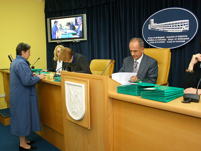 22102010_Puzovic_potpisivanje_ugovora%20ms