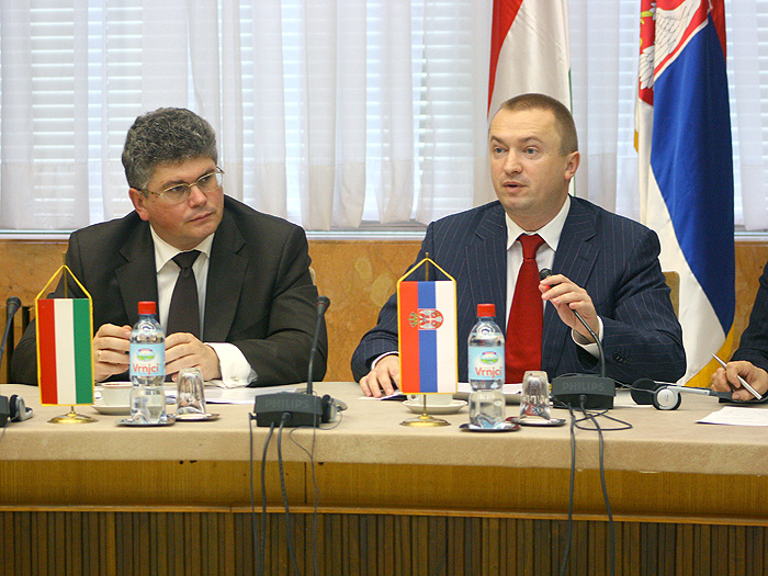 22112010_Pajtic_komisija_madjarska_srbija%20ms