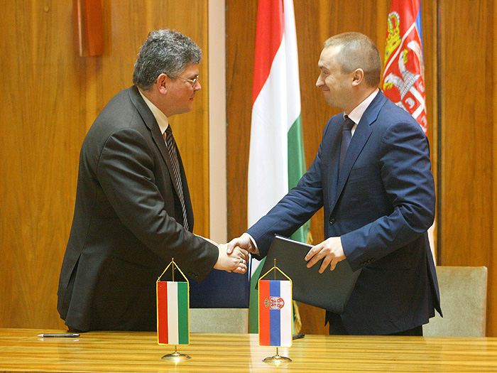 23112010_Potpisivanje_saradnja_Srbija_Madjarska%20ms