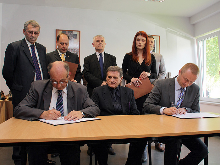 24042012_Pajtic_ugovori_Alibunar%20ms