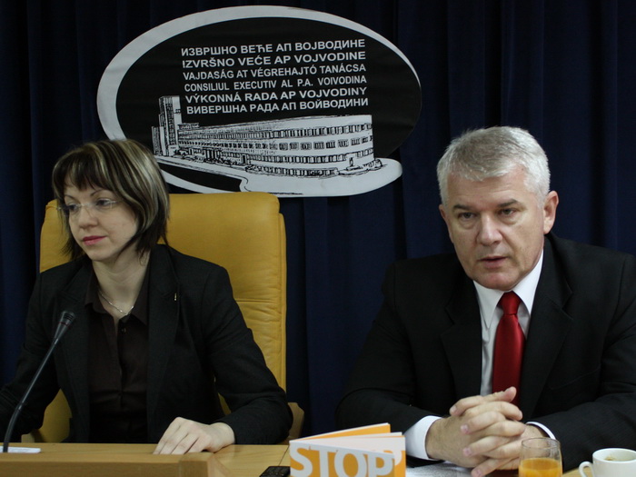 24112008_pres_zene_ms