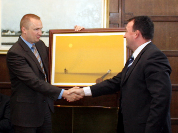 28042010_tambura_ms