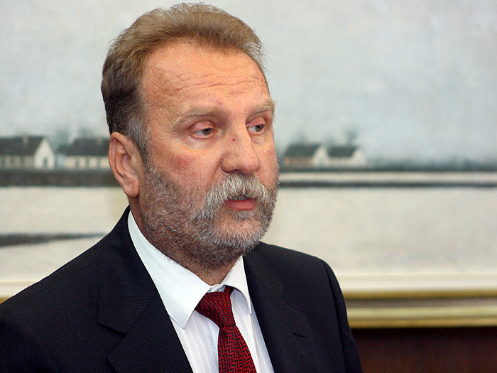 29112010_Strikovic_potpisivanje_ugovora_solarni_paneli%20ms