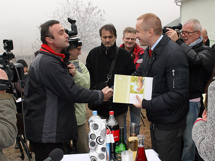 30112011_Pajtic_kuce_izbeglice_Irig%20ms