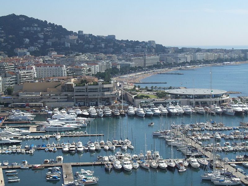 800px-Cannes_-_port_et_croisette[1]