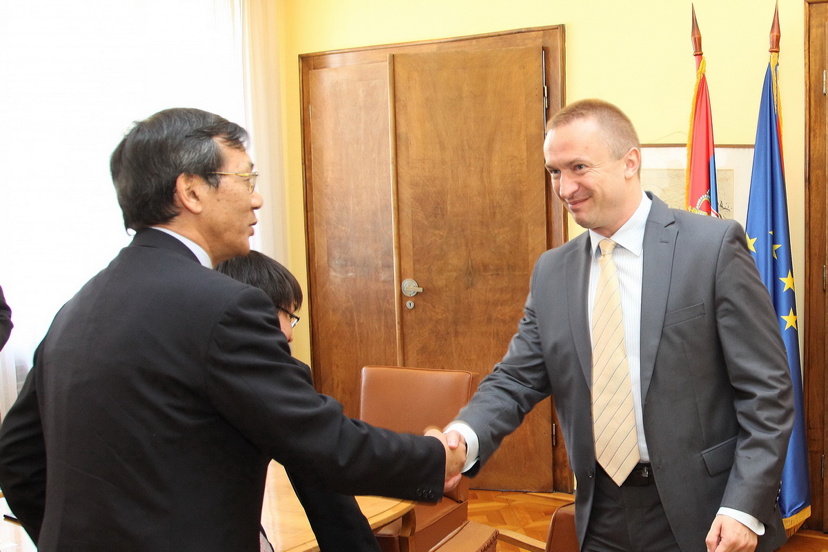 22042014_ambasador_sl1