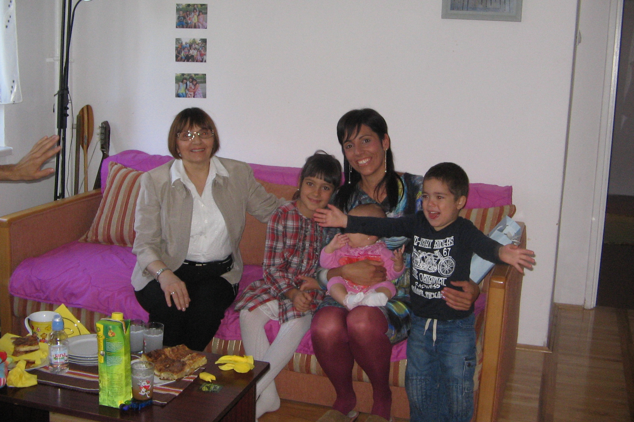 Новка Мојић посетила породицу Орловић која има троје деце