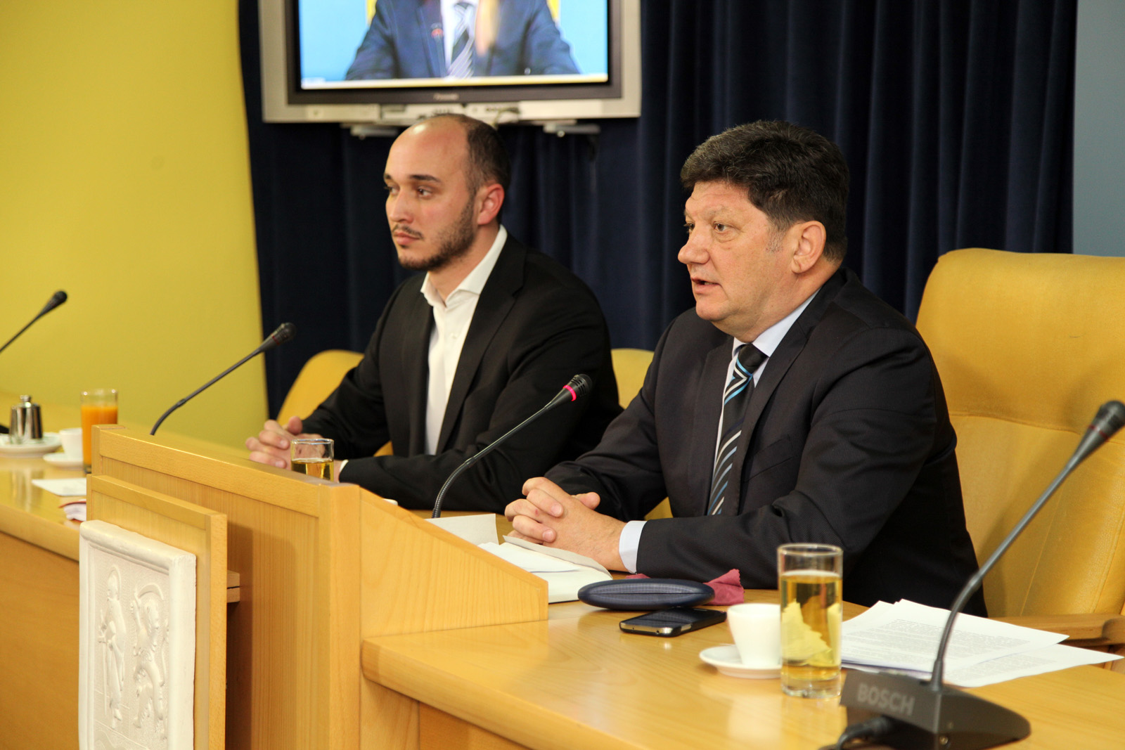 20042015_Radoman_Zezelj 01
