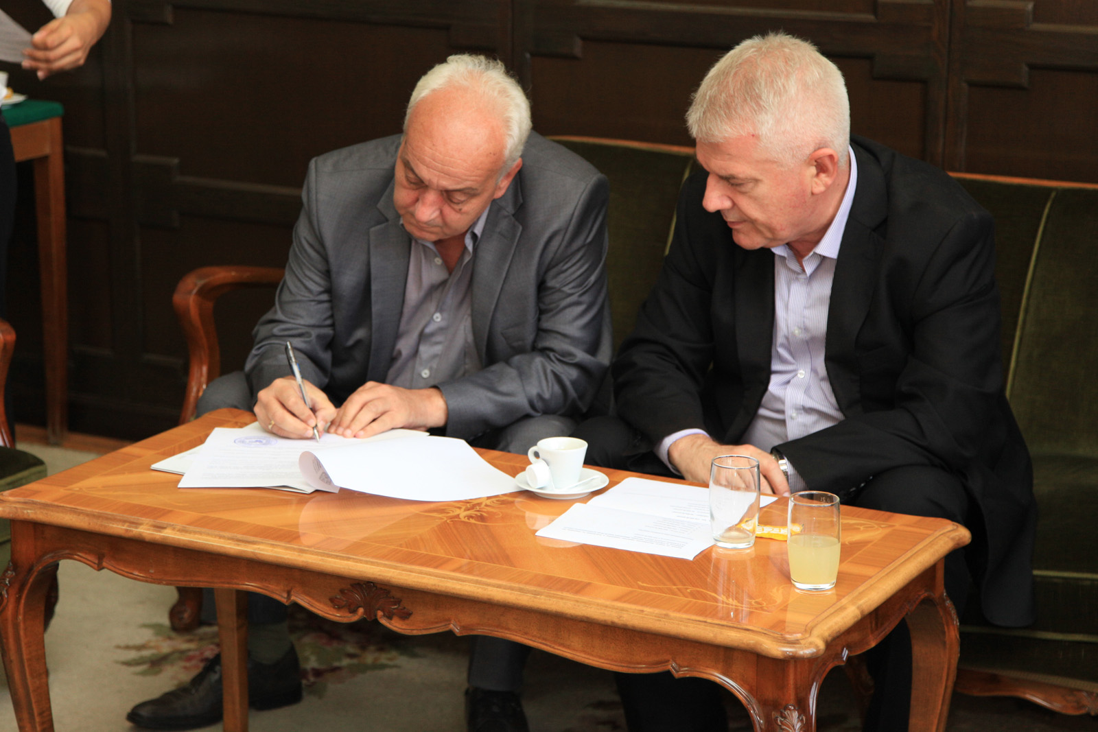 24082015_Vasin_ugovori 01