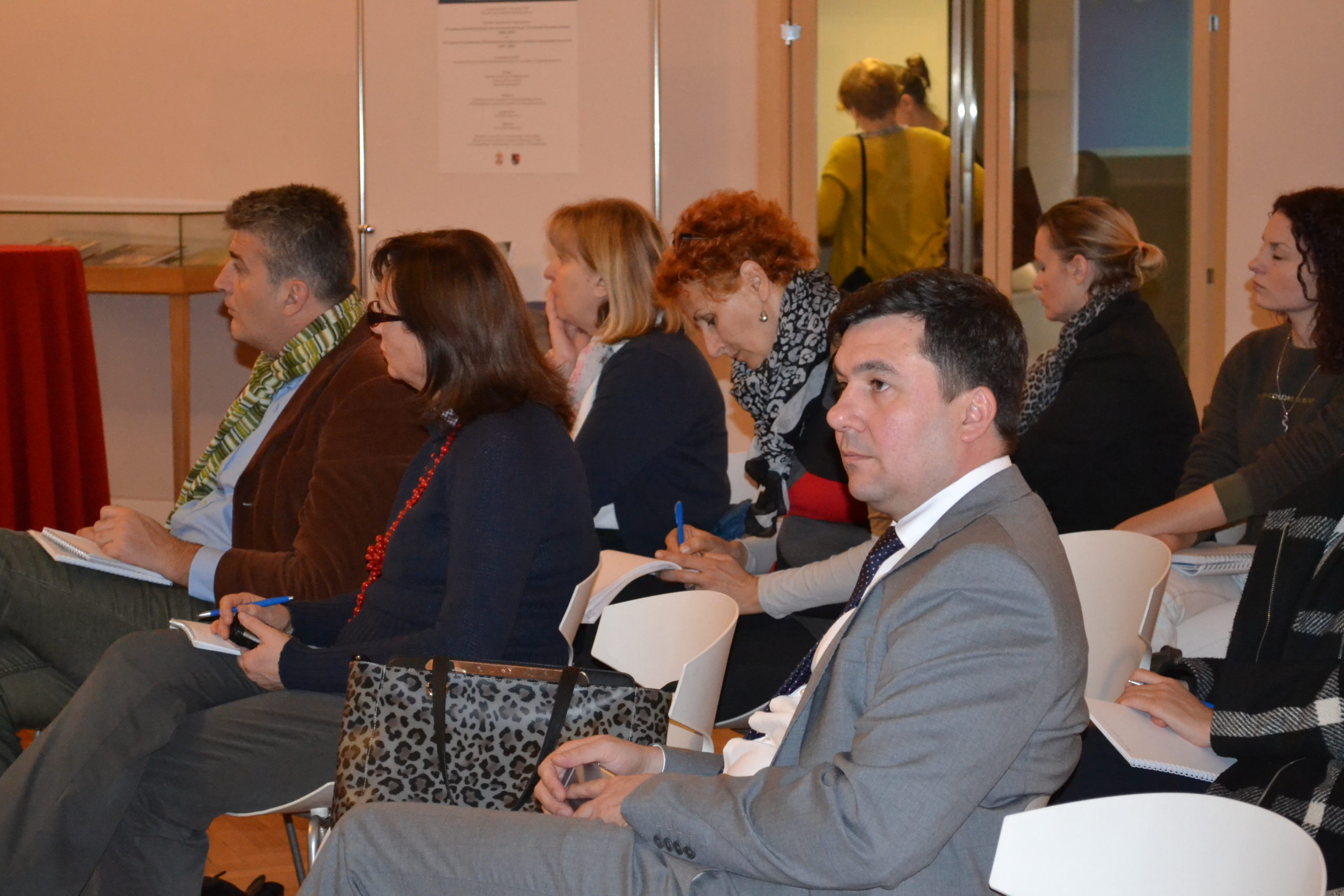 2015-12-10 okrugli sto cent