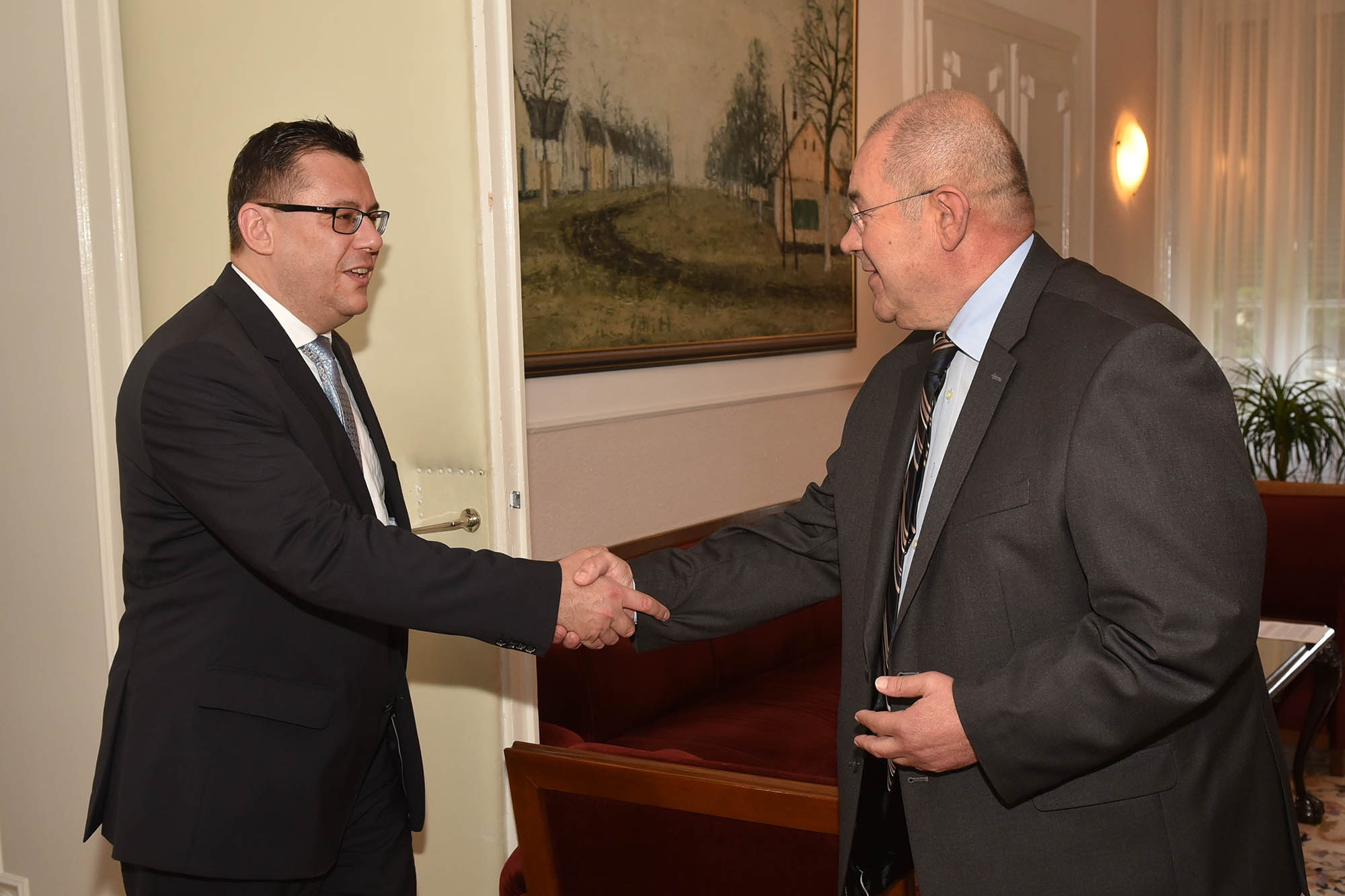 Председник Пастор разговарао са мађарским амбасадором Атилом  Пинтером