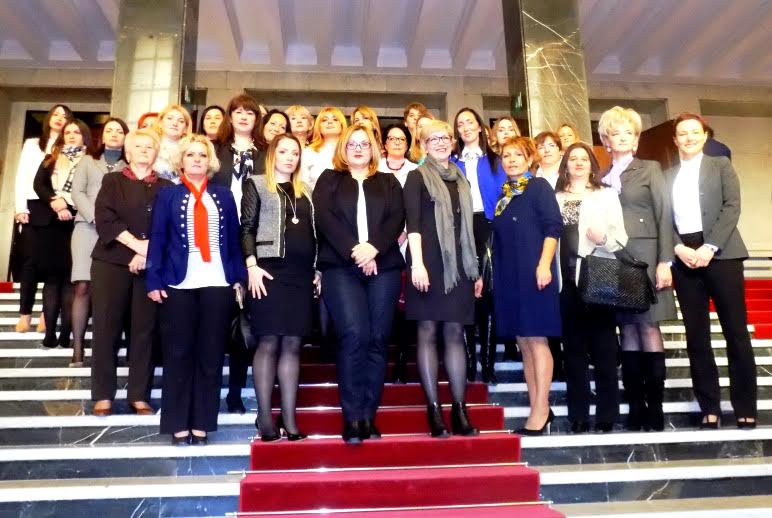 Женска парламентарна мрежа иницирала у Скупштини Војводине потписивање петиције да 18. мај буде дан сећања на убијене жене жртве насиља