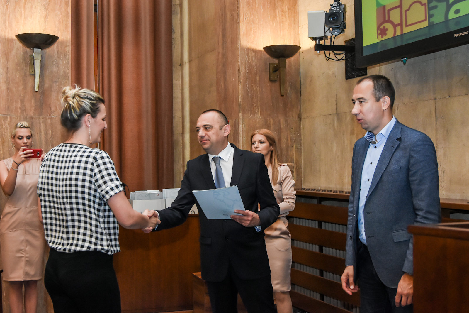 22062018- Djordje Milicevic urucivanje ugovora pcelarstvo-14