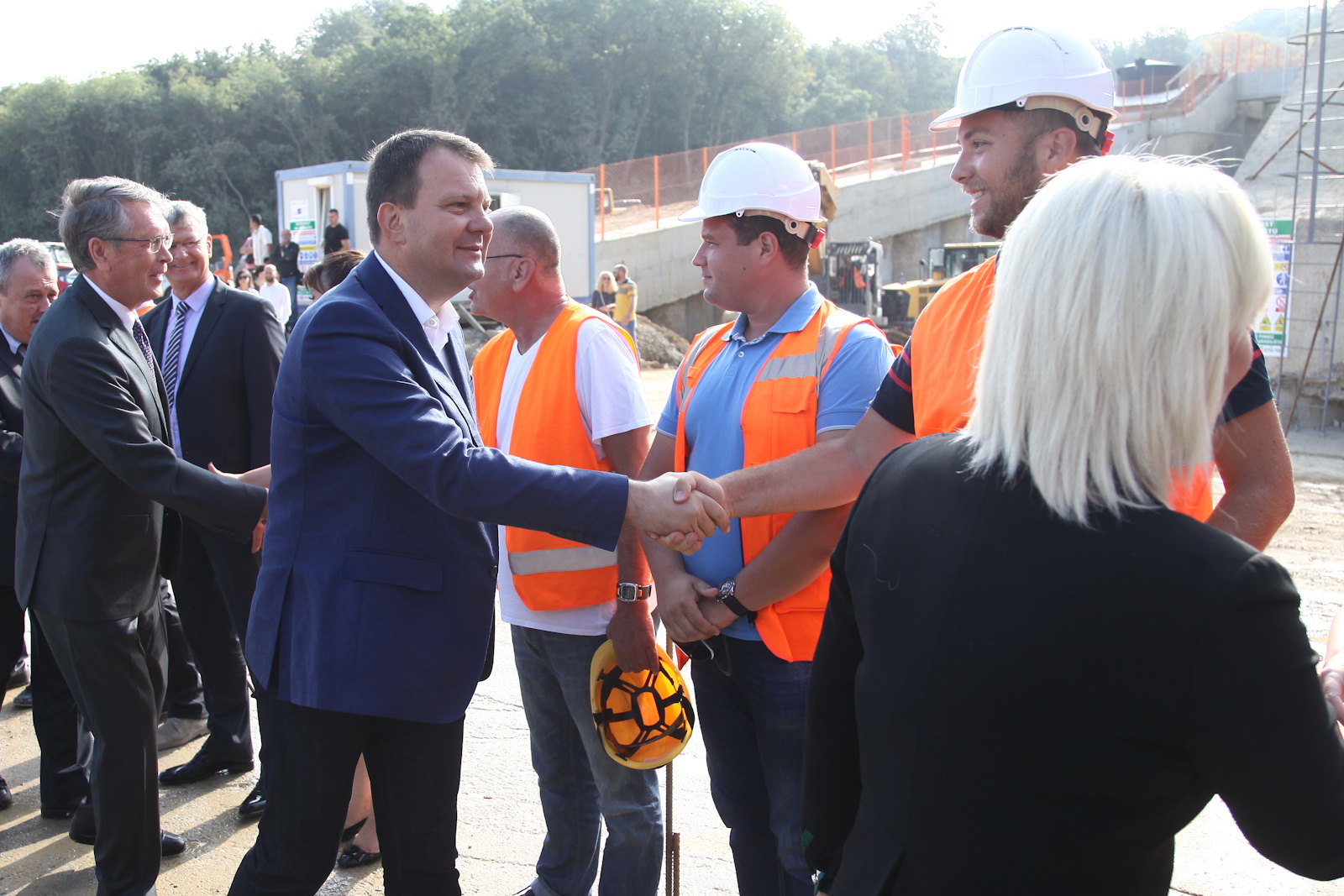 04092018_Mirovic i Mihajlovic, obilazak radova u Cortanovcima-02