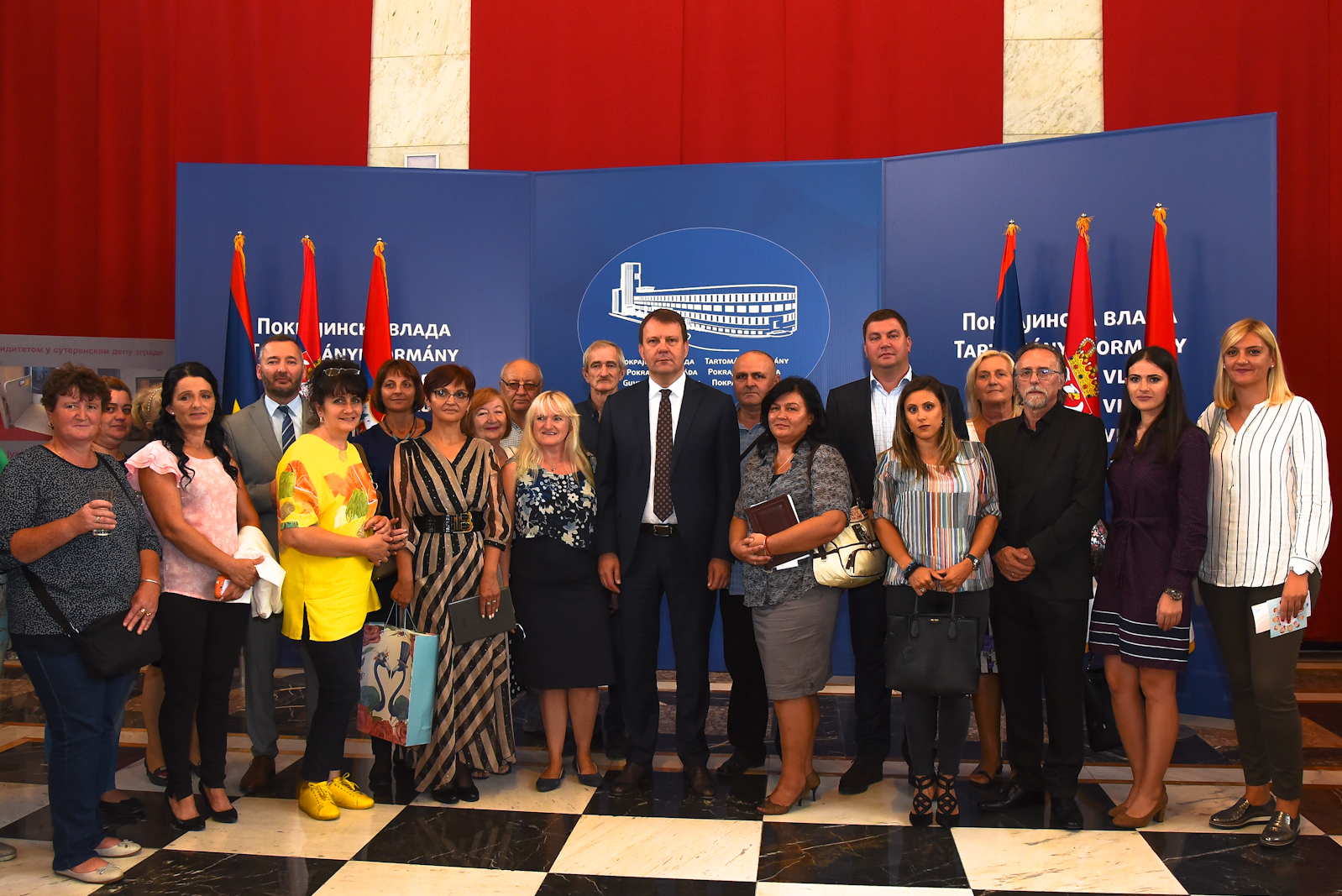 Predsednik Mirovic prijem za hranitelje (19)