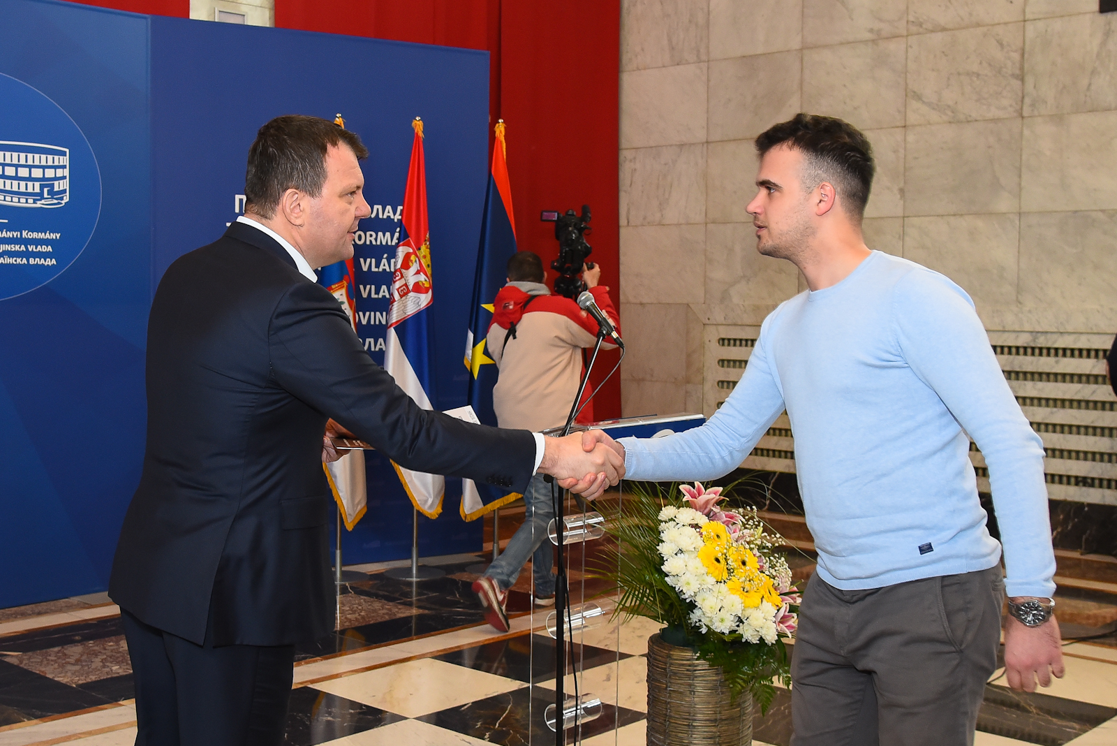 Dodela ugovora za pružanje pomoći najuspešnijim studentima (15)