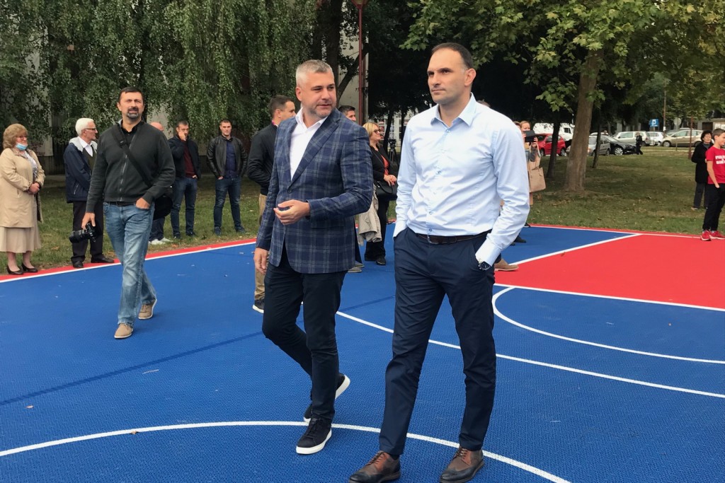 Покрајина и Град Зрењанин обновили кошаркашки терен на Багљашу