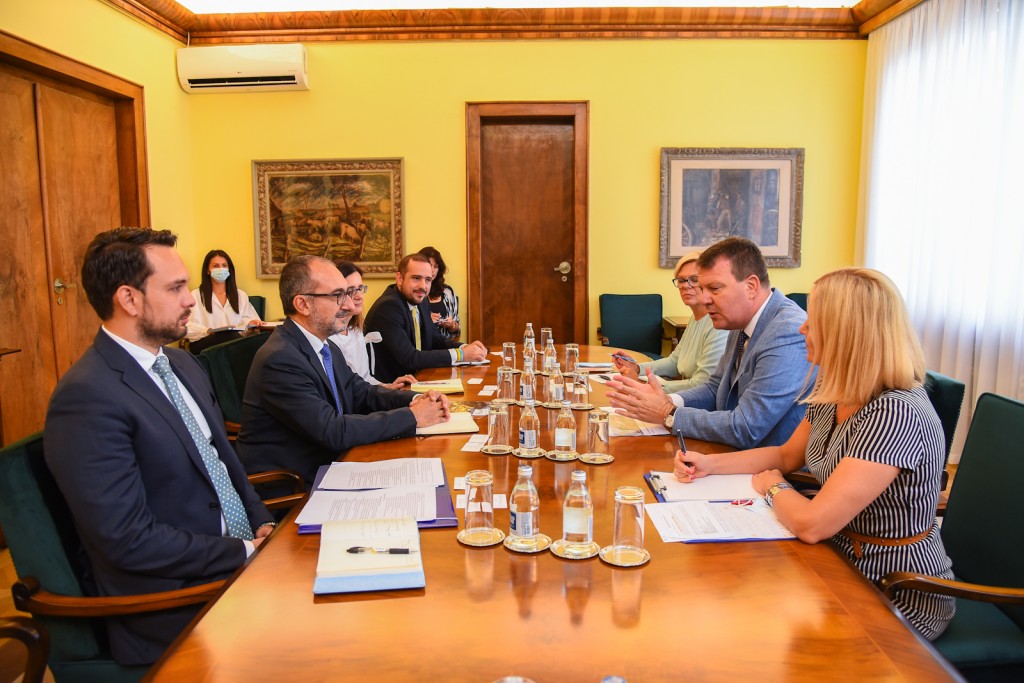 Мировић с регионалним менаџером Међународне финансијске корпорације Аријем Наимом