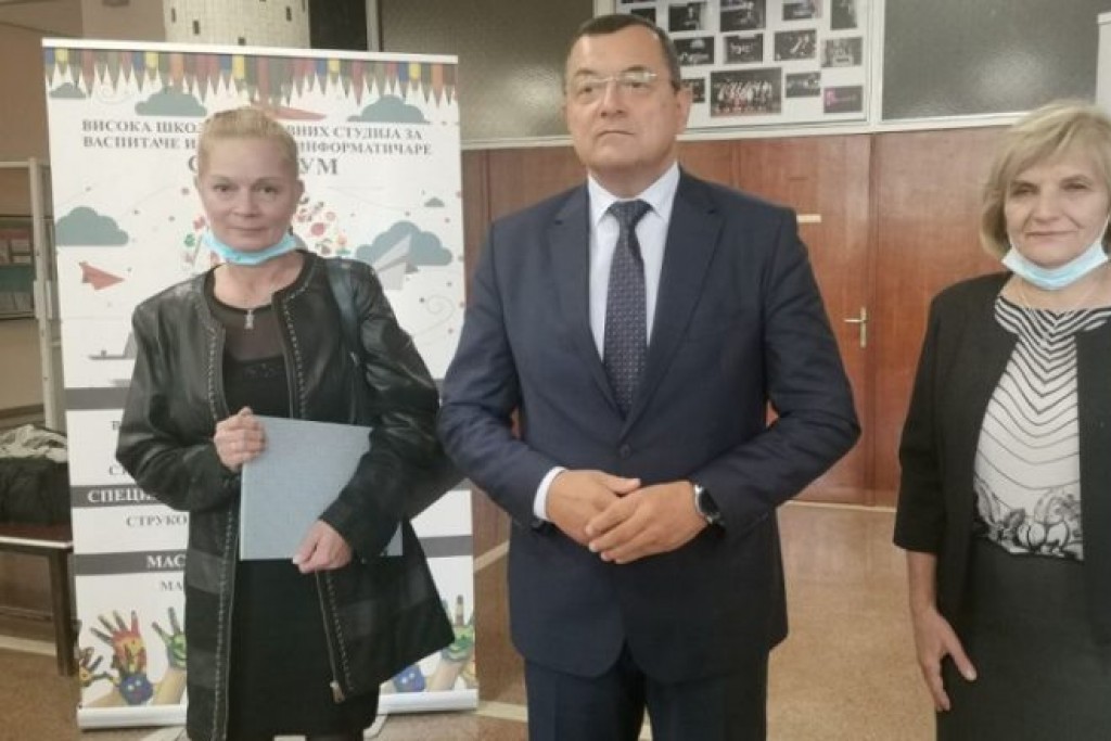 Секретар Милошевић уручио Високој школи “Сирмијум” акредитацију за нови смер