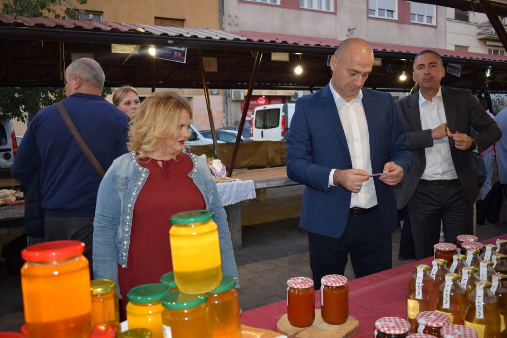 Секретар Иванишевић отворио занатско – производну манифестацију „Новосадски ноћни базар“