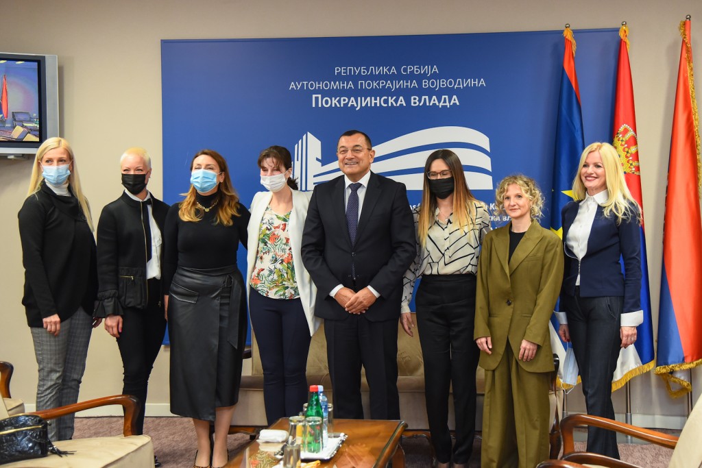 Секретар Милошевић уручио уговоре незапосленим докторима наука