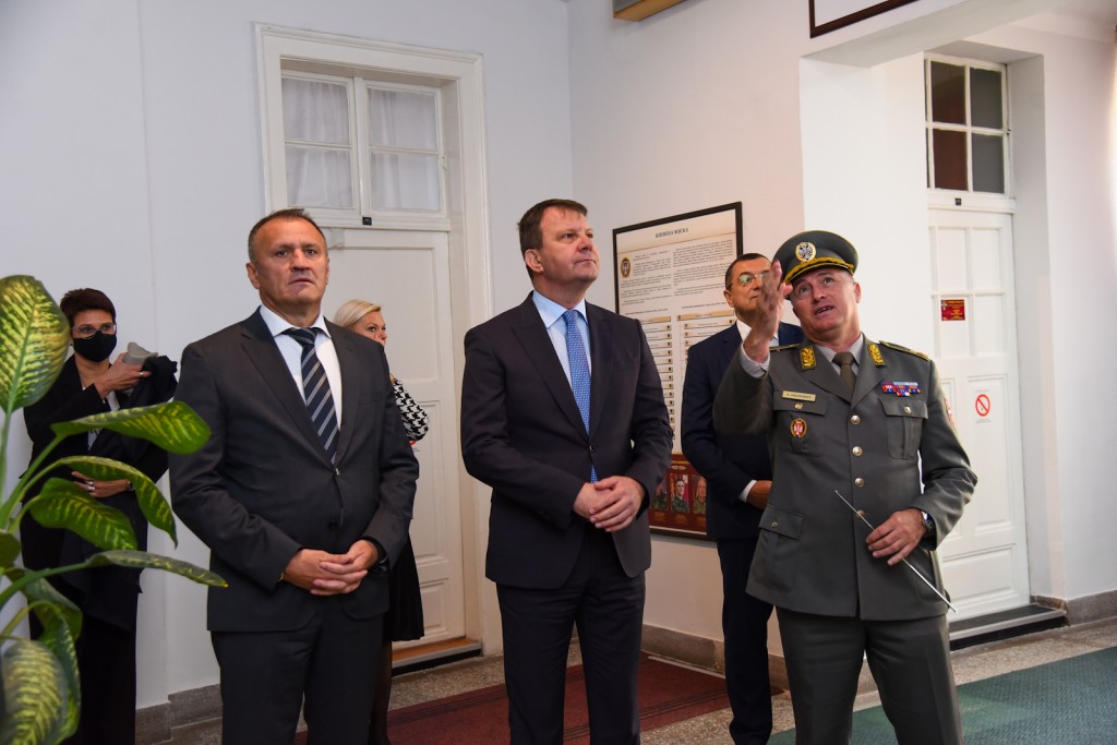 Председник Мировић посетио Прву бригаду Копнене војске