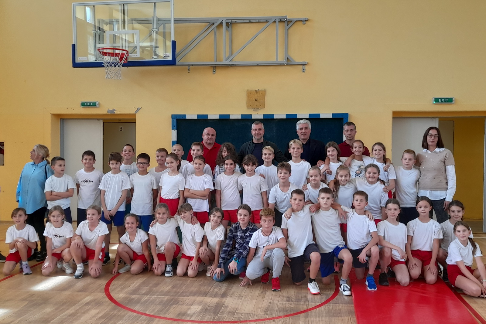 Нова спортска опрема за основце у школи „Јован Поповић“