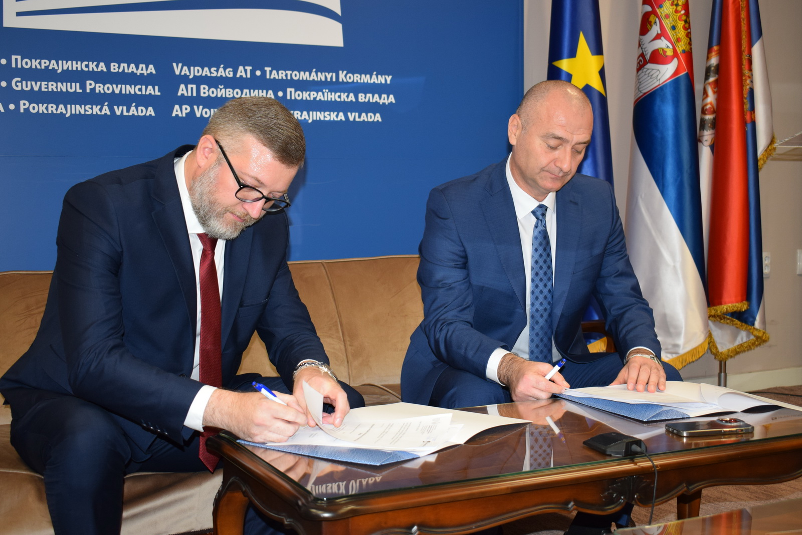 Иванишевић и Раковић потписали споразум о наставку сарадње између Секретаријата за привреду и Гаранцијског фонда АПВ у 2023. години