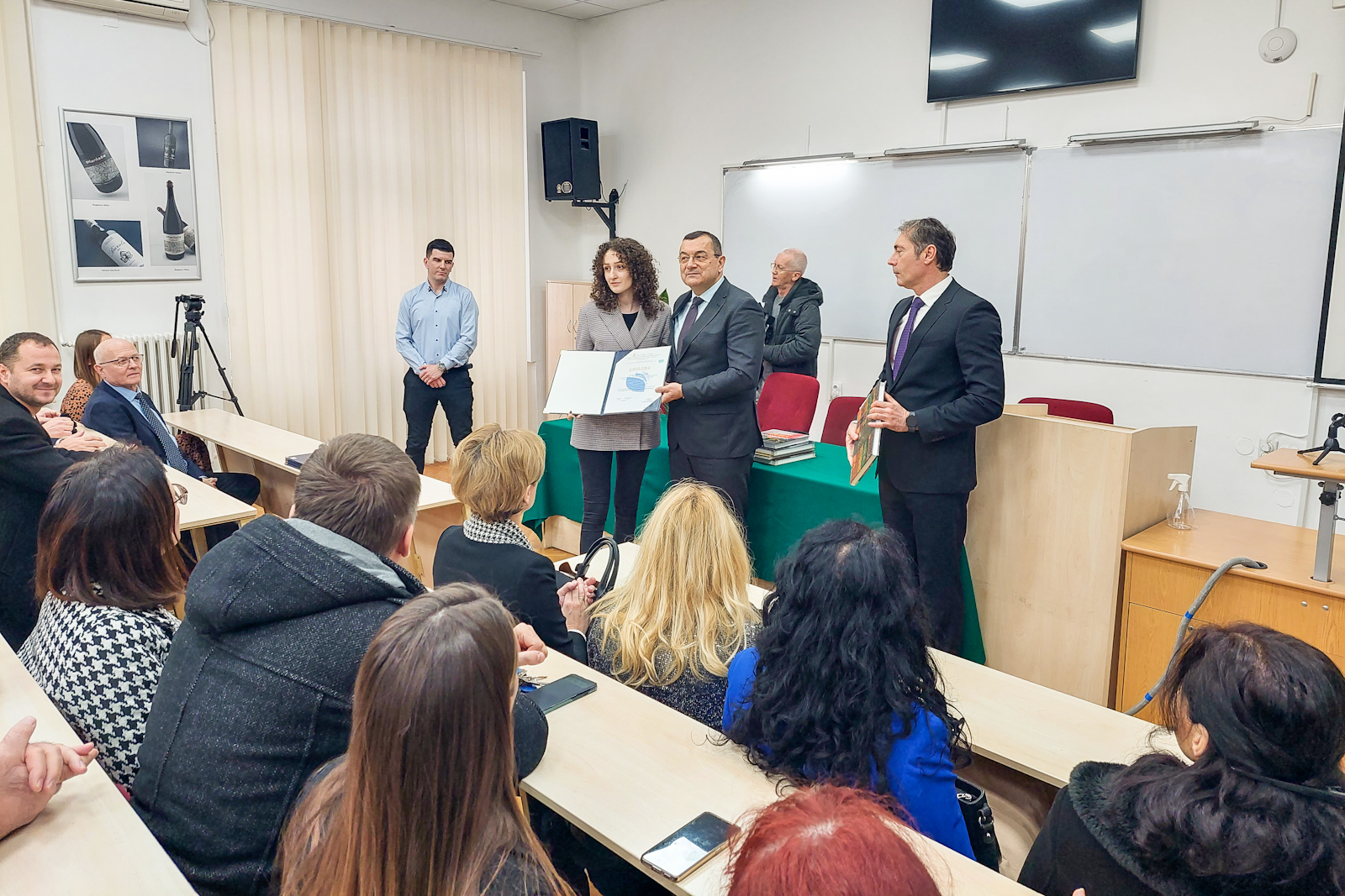 Секретар Милошевић уручио дипломе студентима на Високој техничкој школи