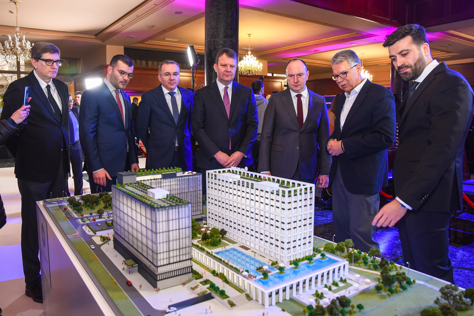 Мировић присуствовао потписивању уговора за развој и изградњу хотела „Хајат“ у Новом Саду