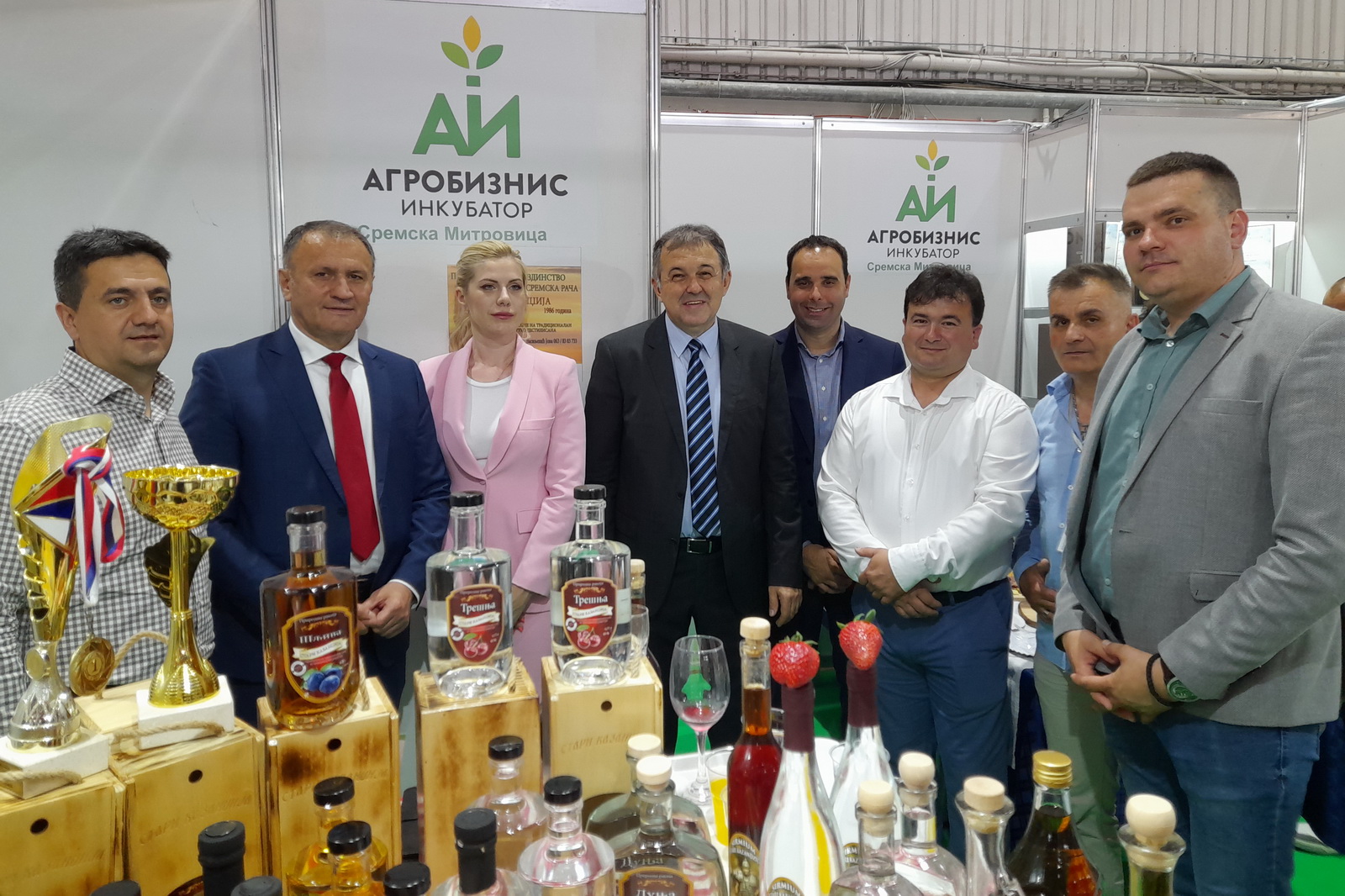Потпредседник Ћурчић посетио штанд Агробизнис инкубатора Сремска Митровица на Међународном пољопривредном сајму