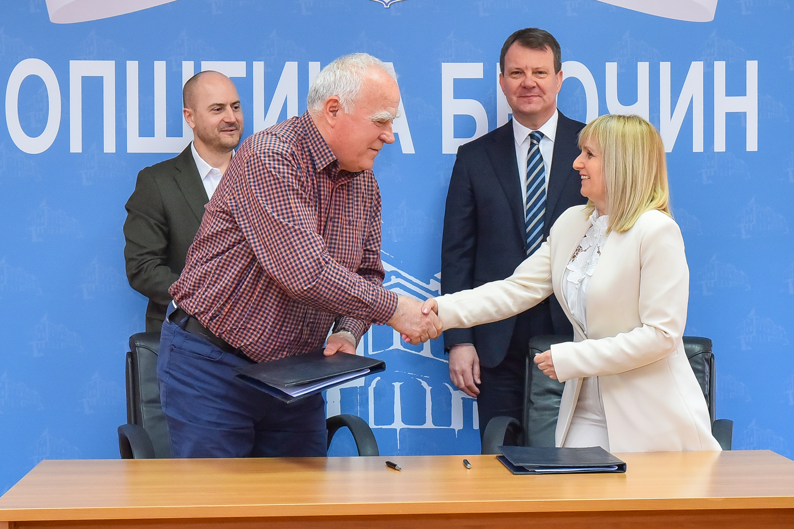 Мировић присуствовао потписивању уговора за реконструкцију и доградњу фабрике воде у Беочину